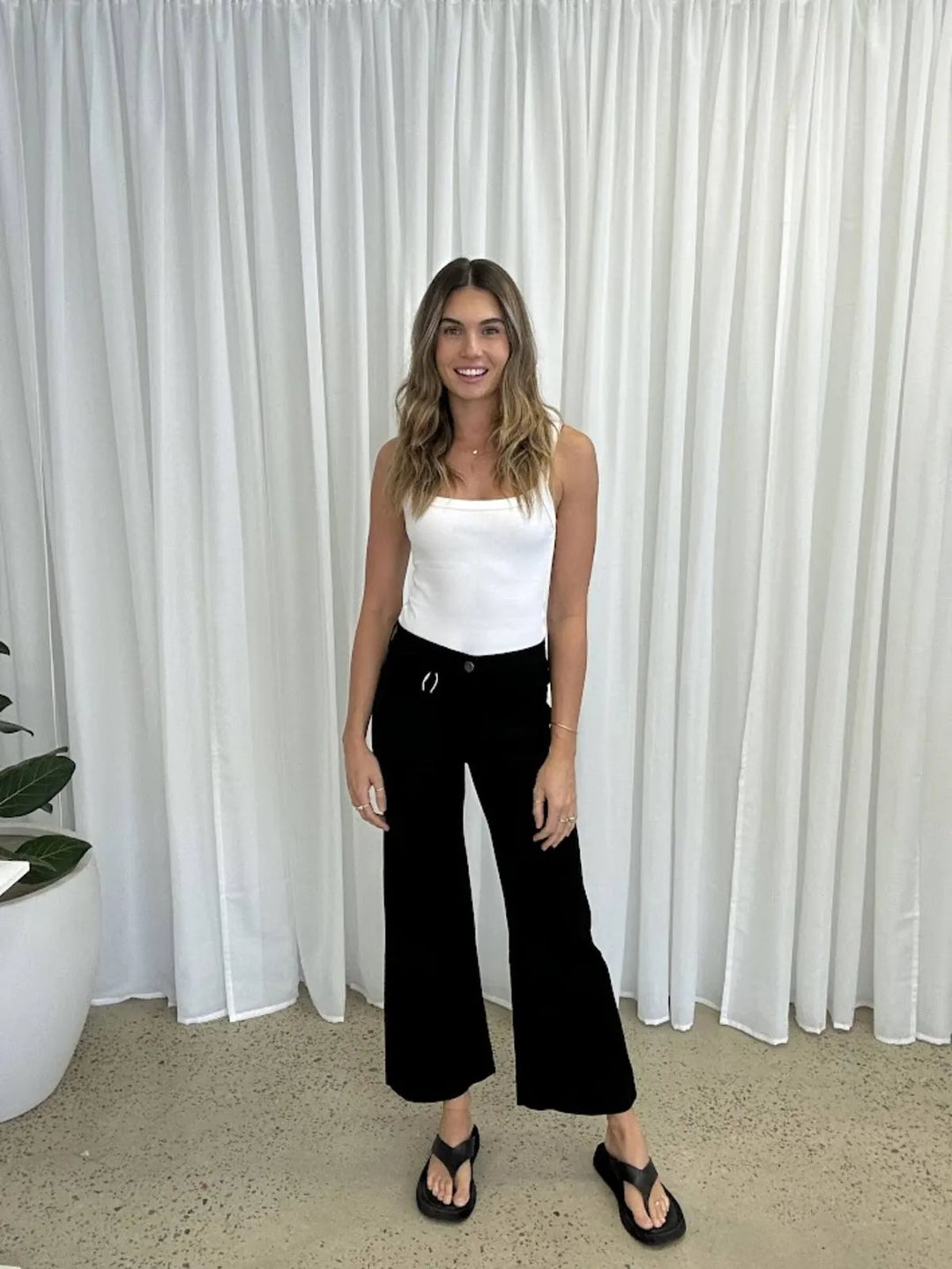 Wakee Wide Leg Jeans - Black