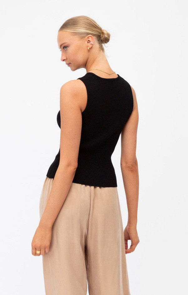 CREW NECK RIBBED KNIT SLEEVELESS TOP BLACK