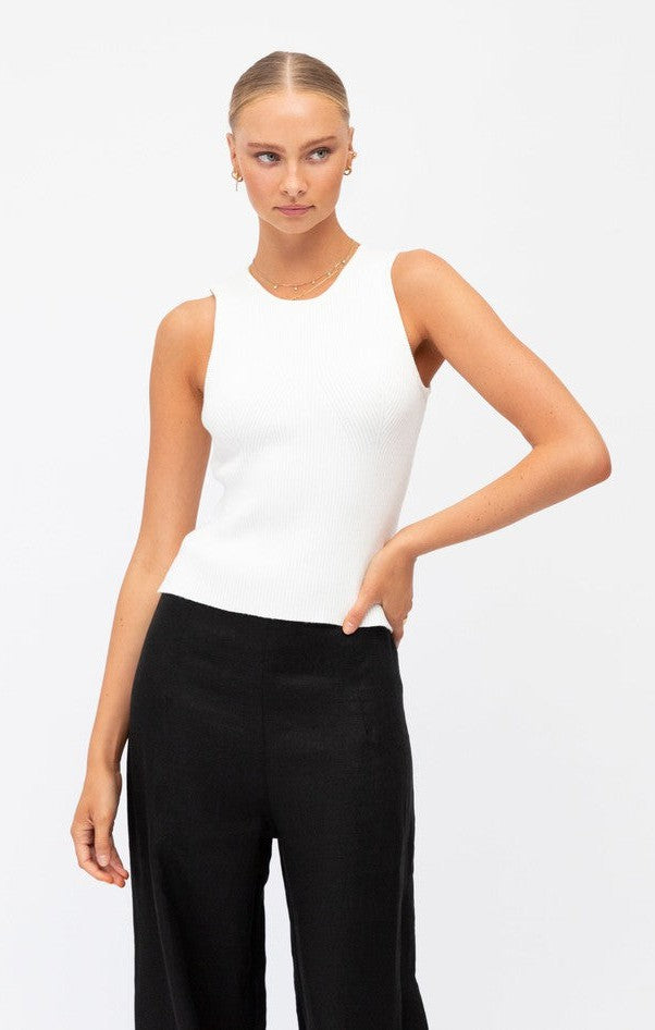 CREW NECK RIBBED KNIT SLEEVELESS TOP white