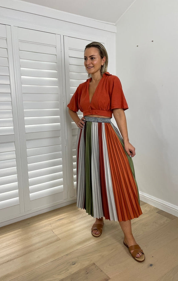 The Sunray Pleat Skirt - Khaki Bone Lines